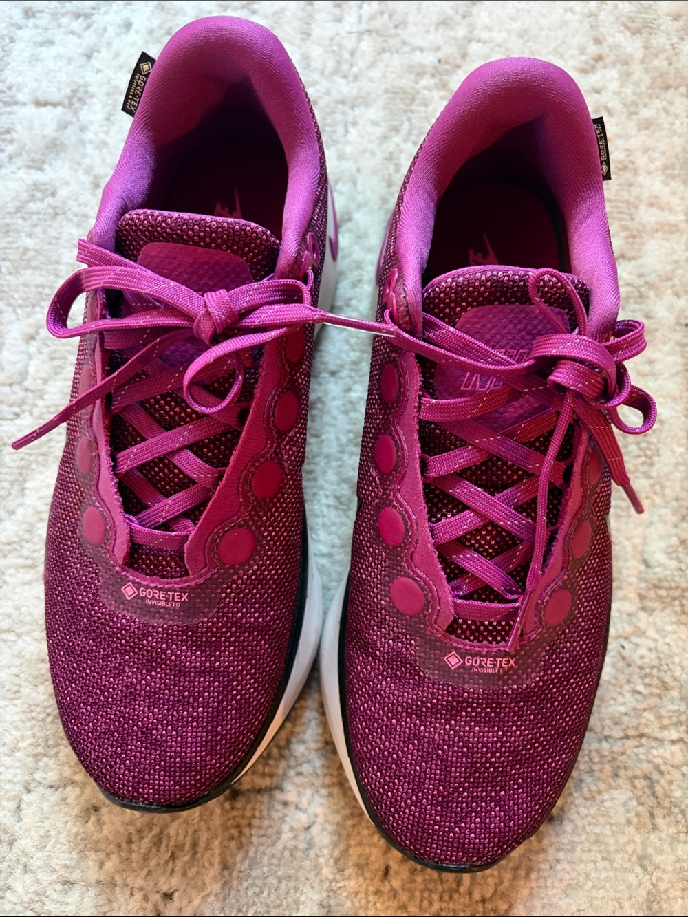 Nike Women's Magenta/GORE-TEX Athletic Sneakers 7.5